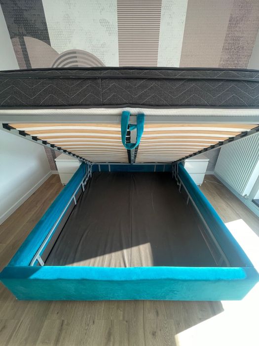 Pat Matrimonial Tapițat Catifea (Petrol) + Saltea inclusă + Ladă Depozitare