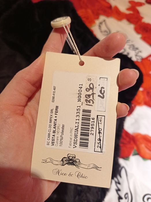 Veste de la CATO cu etichete