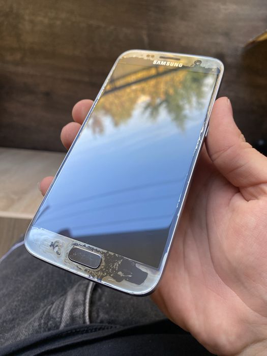 Samsung Galaxy S7 (Gold / Златен) – За части или ремонт / Включва се