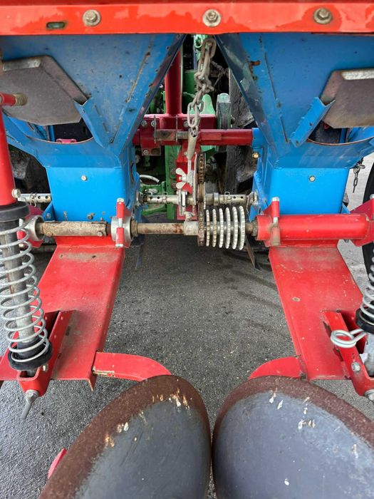 masina plantat  cartofi + plug biloane cartofi