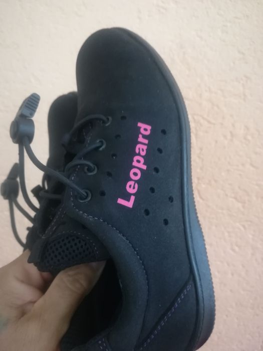 Pantofi noi cu protecție nr 39 Leopard