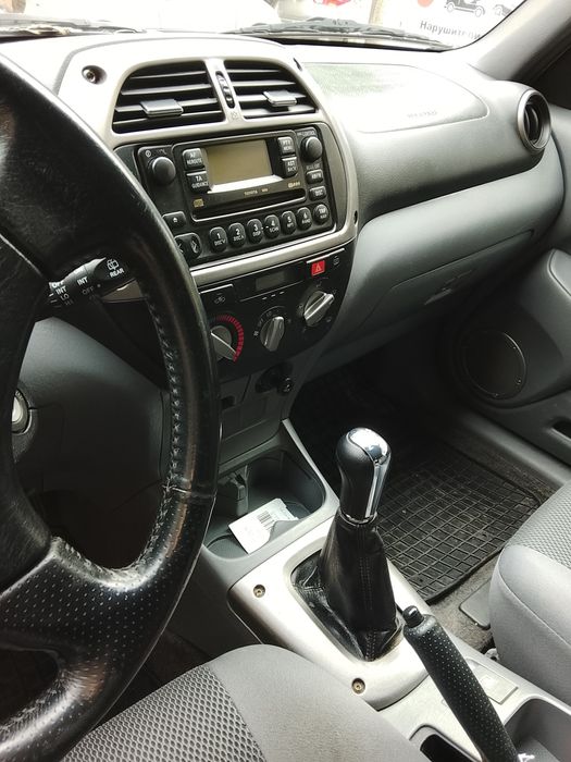 Продавам Тойота Rav4