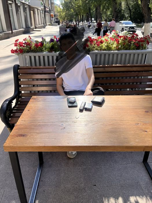 Продам стол ,натуральное дерево