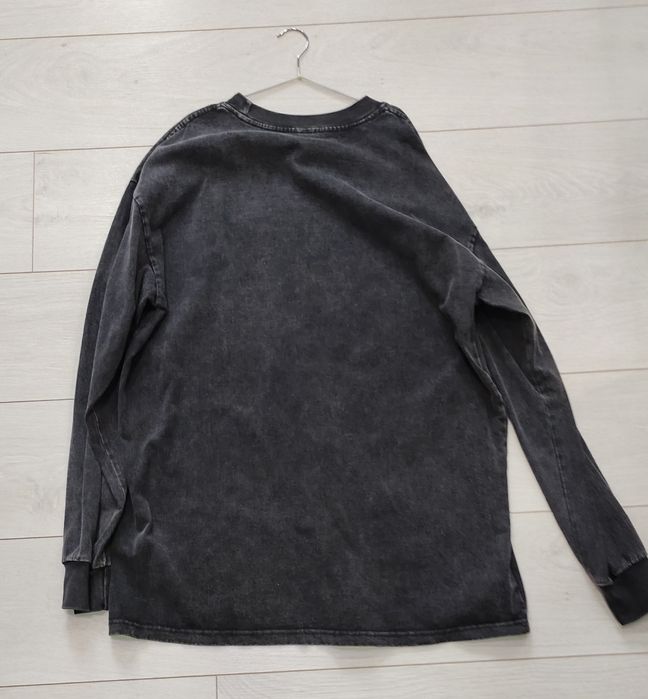 Черный лонгслив.