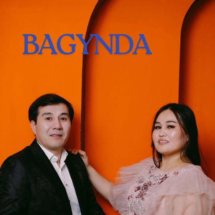 Дуэт әншілер, певицы