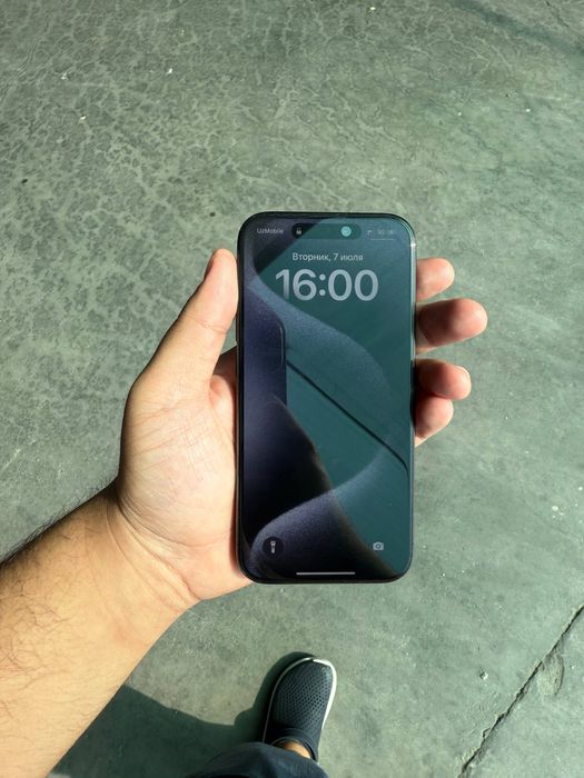 iPhone 15 pro blue
