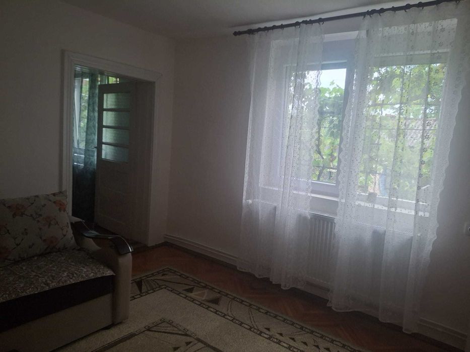 Închiriez apartament 2 camere la casă