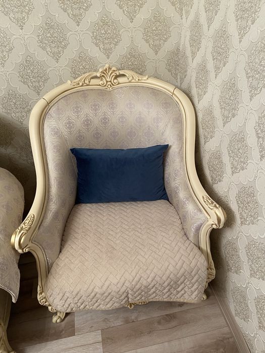 Продам диван с креслами