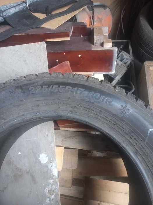 Зимние шины в отличном состоянии.