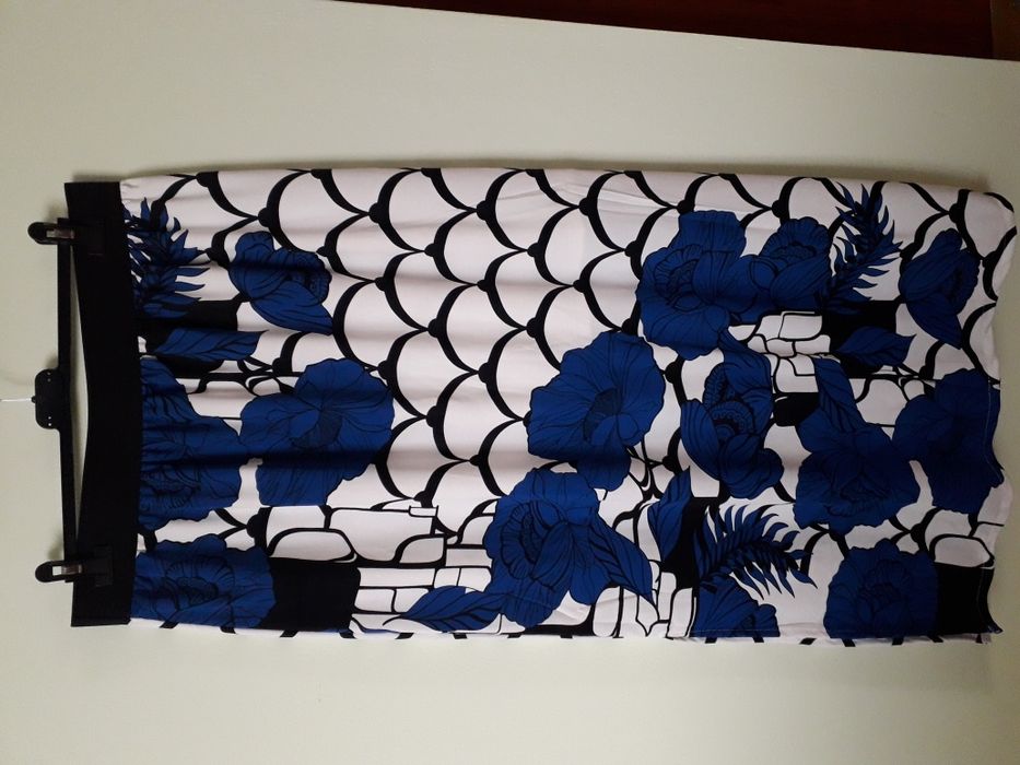 Fusta lunga cu șliț pe părți