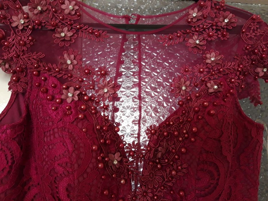 Продавам официална рокля от дантела с подплата Турция