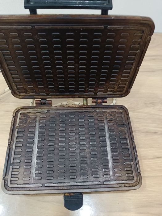 Вафельница Куряночка