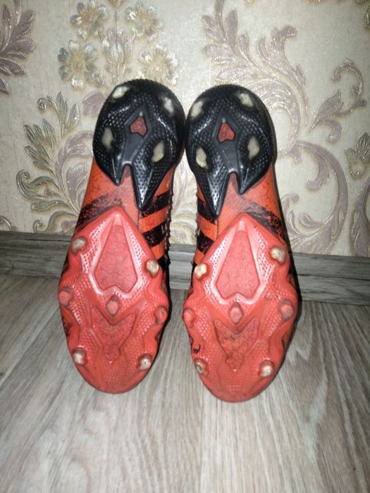 Футбольные бутсы. Adidas predator demonskin