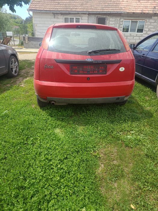 Vând ford focus.