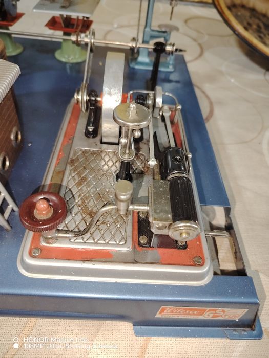 Macheta motor cu aburi deosebit