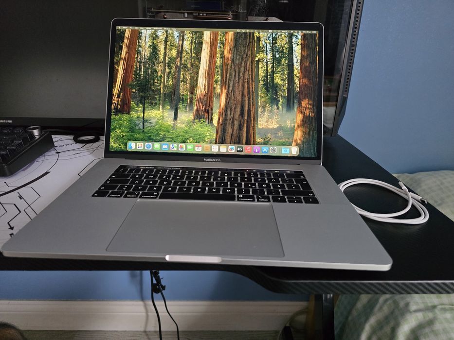 MacBook Pro 2018 in stare perfecta!