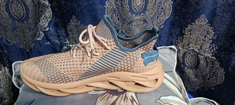 кроссовки изи  новые