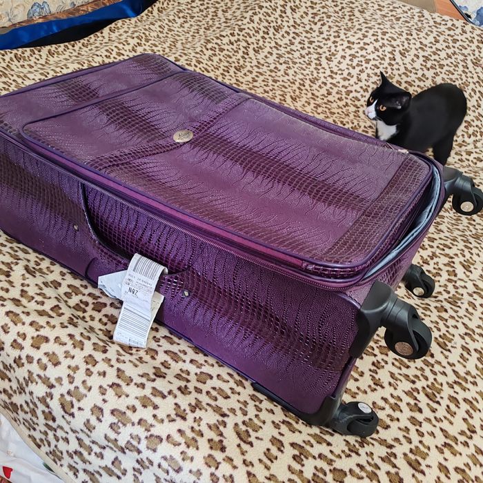 Чемоданы продам срочно