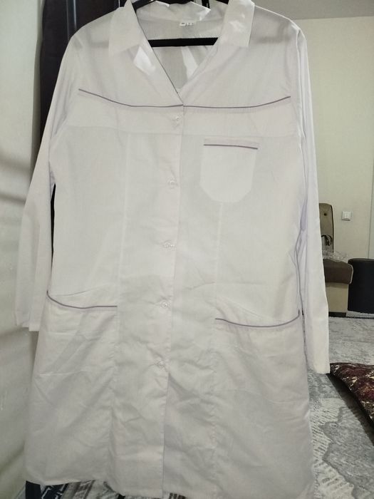 Yangi meditseski oq halat sotiladi umuman kiyilmagan 52 razmer
