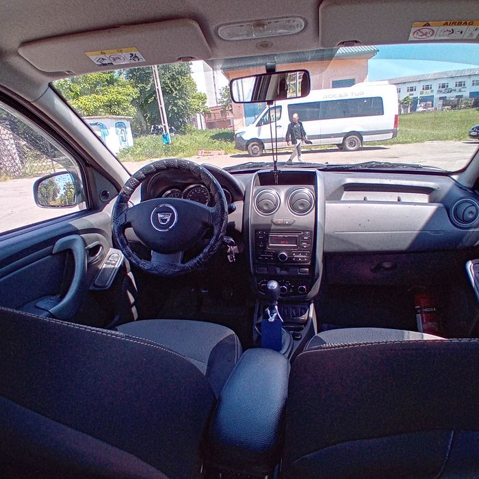 Vând Dacia Duster