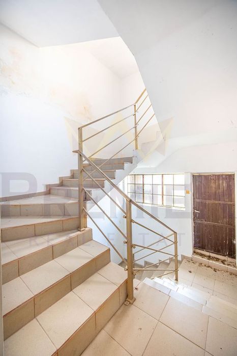 Продава се Къща в Каварна - 424 кв.м за 371 €/кв.м - Снимка #10