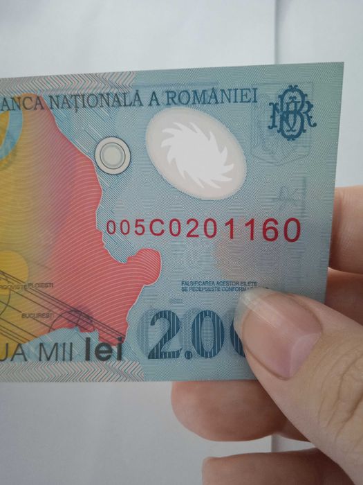Bancnota de colecție, cu eclipsa, de 2000 lei, din 1999