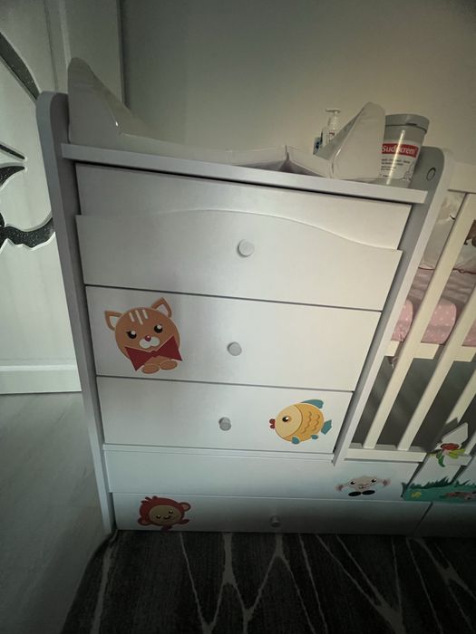 Cand patut multifunctional cu 5 sertare si masa de infasat