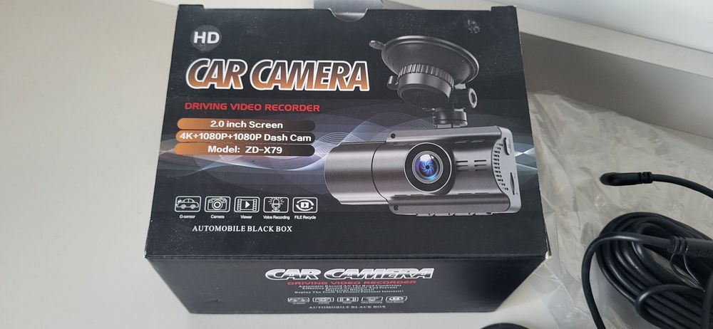 Camera auto tripla,  noua