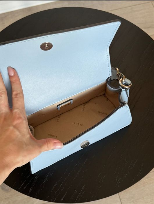 Чанти Guess, различни видове