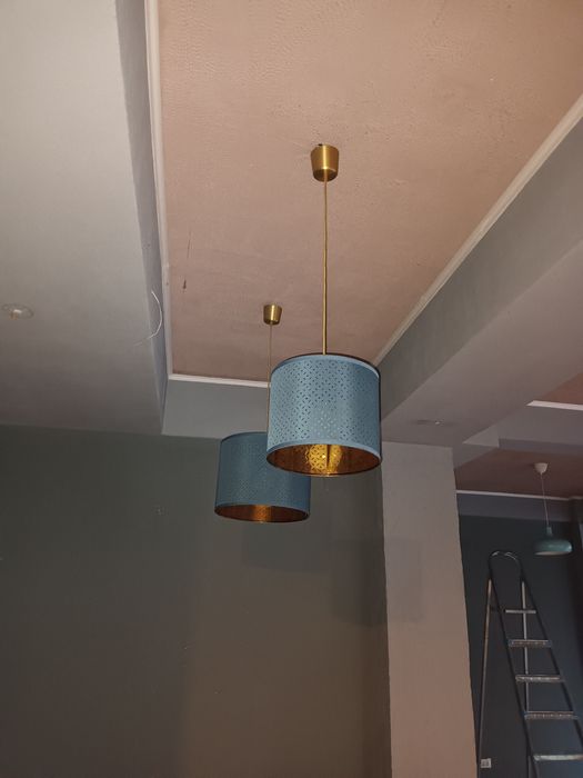 Vânzare lustre de iluminat și supraveghere.