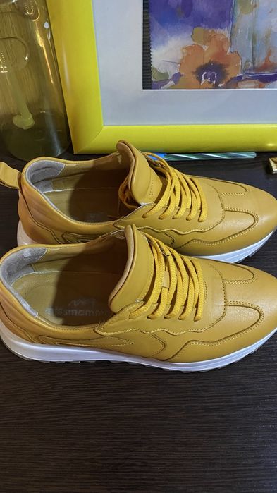 женские кроссовки