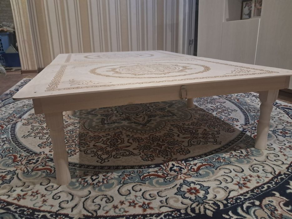 Круглый стол квадратный