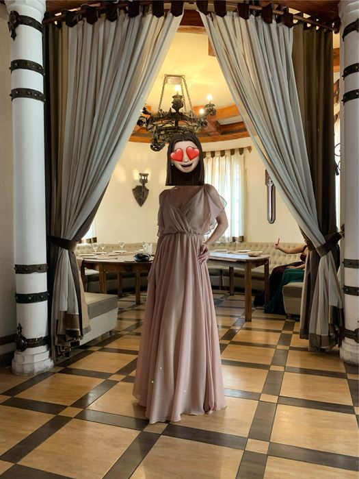 Вечернее платье персиково-песочного цвета