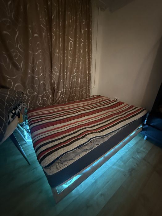 Металлический кровать с матрасом