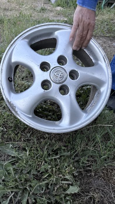Диски на toyota windom 15