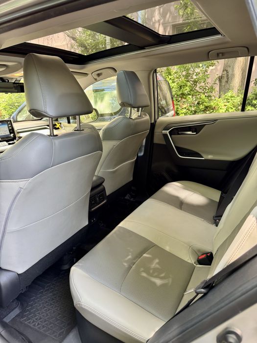 Toyota RAV-4 Luxury Premium 4x4-FULL