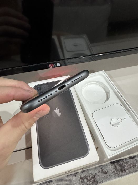 Айфон 11 64 GB ..
