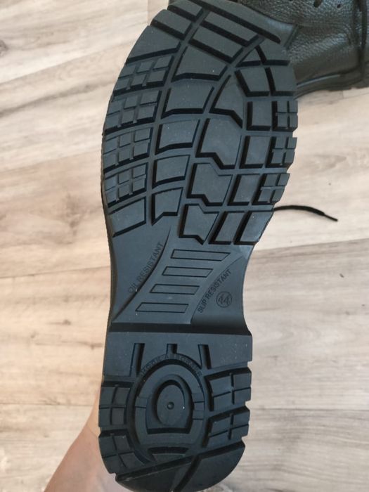 Продам спец обувь