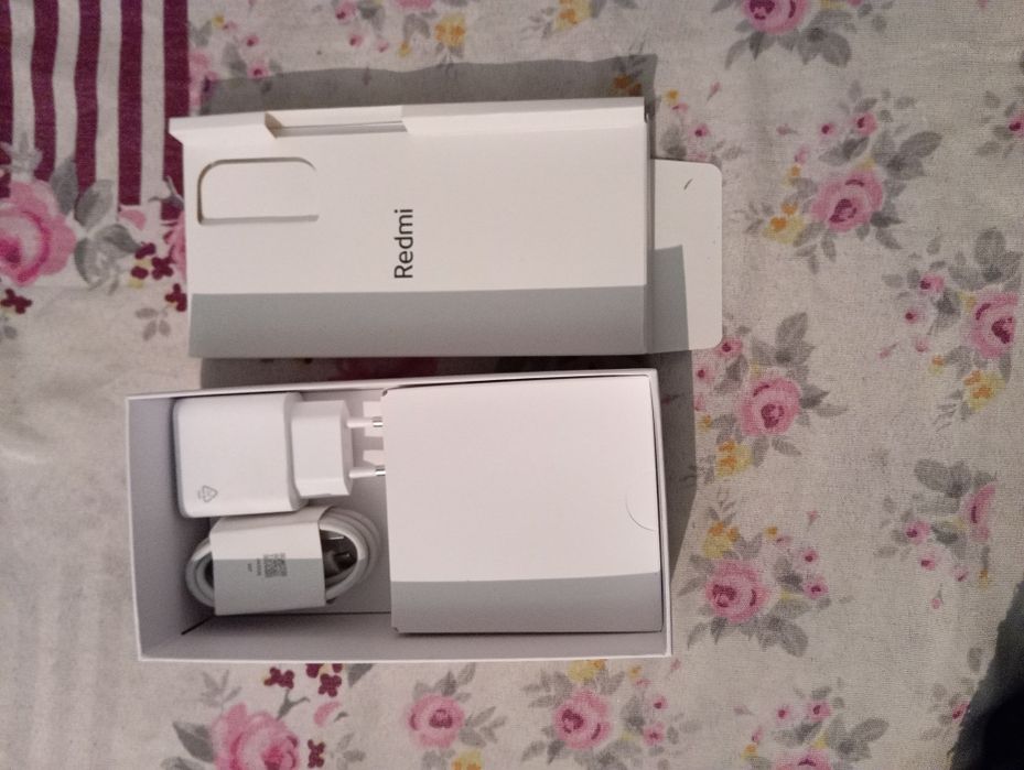 Продаю телефон новый