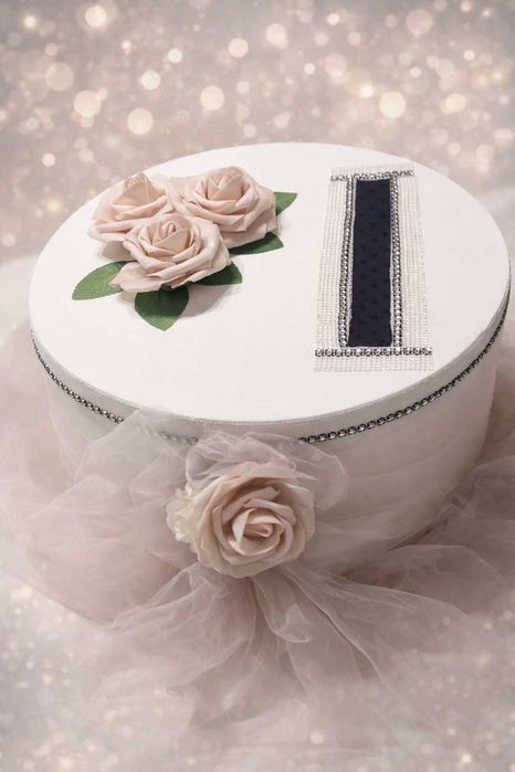 Бутикова селекция от сватбена декорация  – цветя, кутии за подаръци, LED свещи, стойка с цветна аранжировка, сватбени кошници,