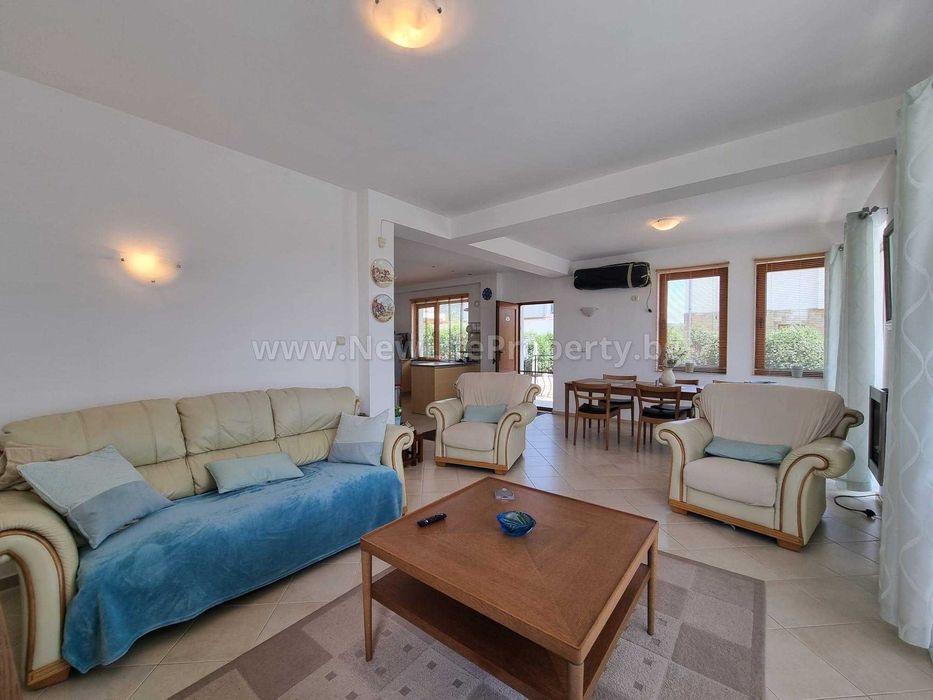 Двуетажна къща с басейн в п. Горица, об. Бургас