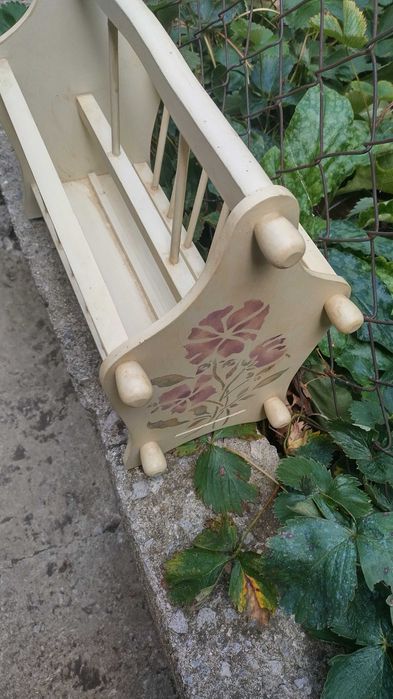 Стара метална туба , дървени поставки