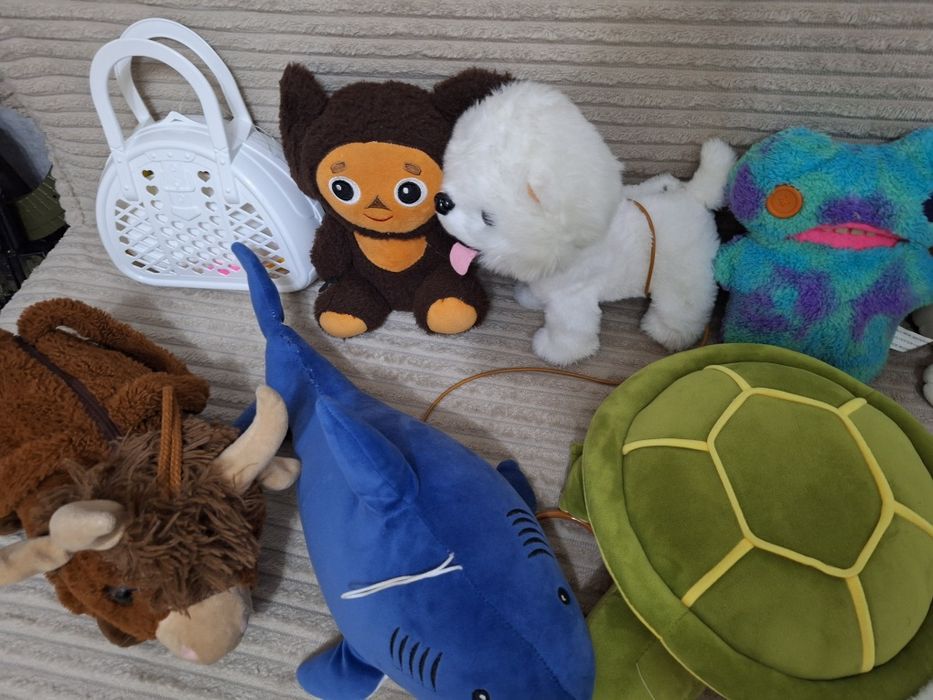 Куча мягких игрушек