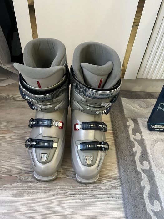 Новые лыжи ботинки палки  ROSSIGNOL