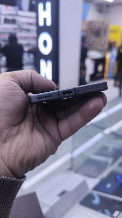 poco F7 pro 12/256 qora