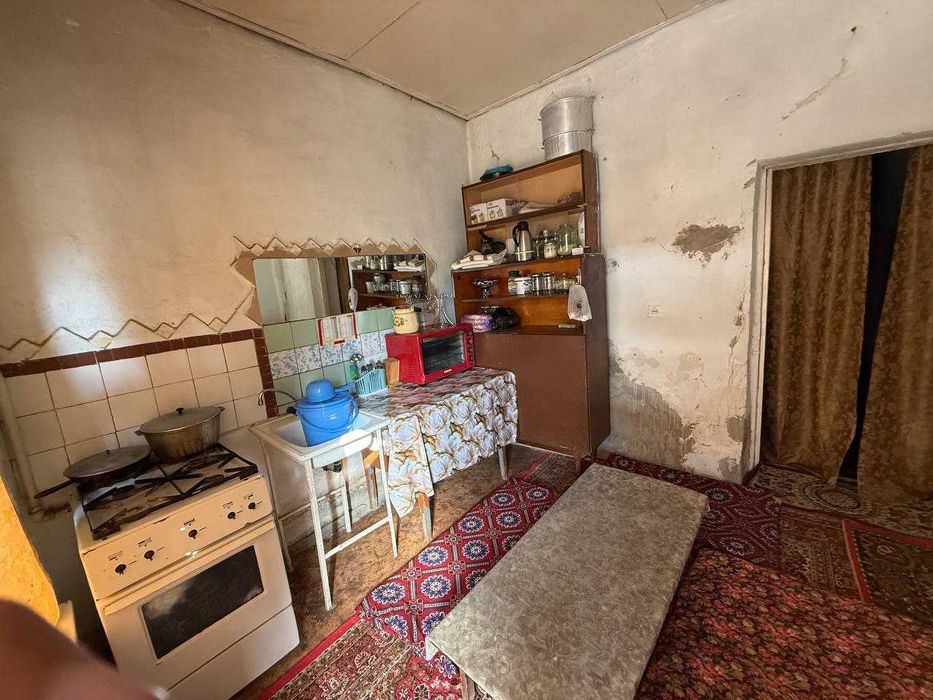 Продается дом 4 комнатный 5 соток земли на Массив Заре 28000$