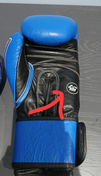 Боксерский перчатка