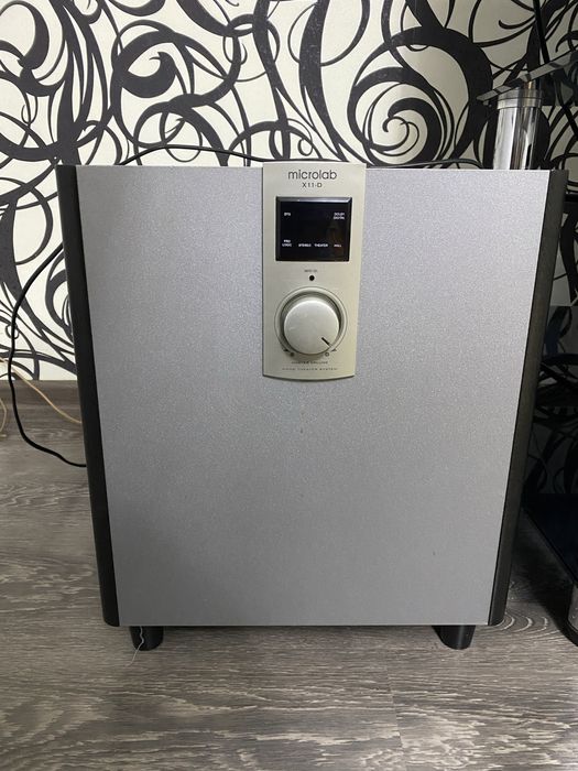 Продам колонки (саб-буфер) Microlab