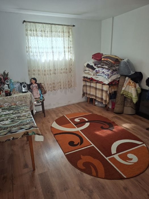 vand casa 3 camere din caramida zona centrala