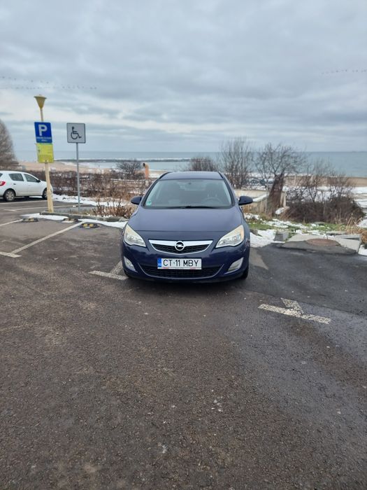 Opel Astra j 1.7 cdti sports tourer 2011 270.000 km
